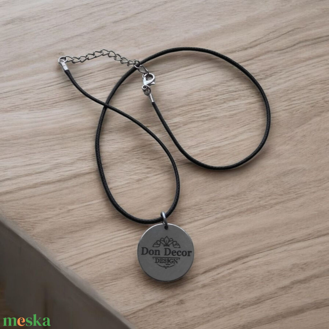 Lézergravírozott rozsdamentes acél medál szilikon szíjjal. Egyénire szabható. - táska & tok - kulcstartó & táskadísz - kulcstartó - Meska.hu