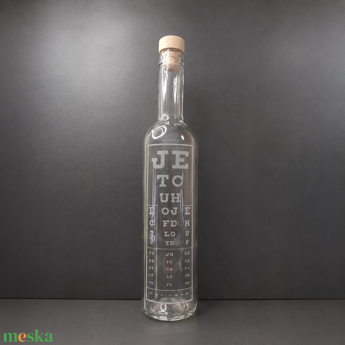 Látásvizsgáló mintával gravírozott pálinkás üveg, 0,5 l - otthon & életmód - konyhafelszerelés, tálalás - flaska, csatos üveg - Meska.hu