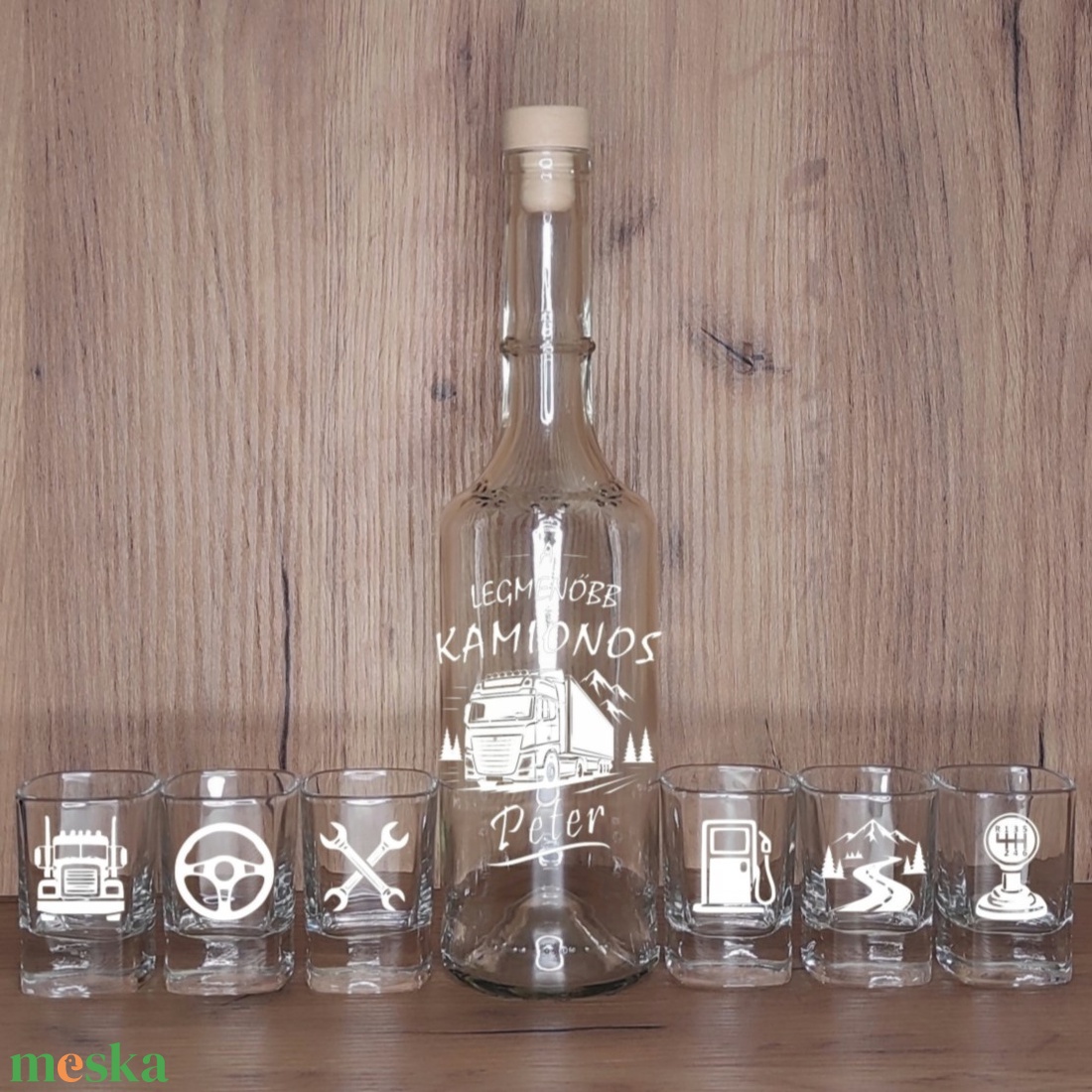 Kamionosoknak gravírozott pálinkás szett, névre szóló, 7 darabos, 0,5 l palack + 6 db 55 ml pohár - otthon & életmód - konyhafelszerelés, tálalás - tálalás - pálinkás poharak, szettek - Meska.hu