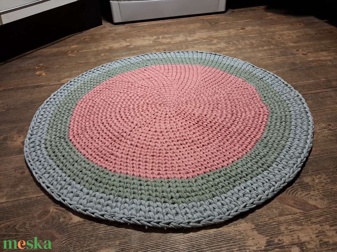 Horgolt kerek szőnyeg (73 cm átmérőjű) - otthon & életmód - lakástextil - szőnyeg - horgolt szőnyeg - Meska.hu Horgolt kerek szőnyeg (73 cm átmérőjű) - otthon & életmód - lakástextil - szőnyeg - horgolt szőnyeg - Meska.hu