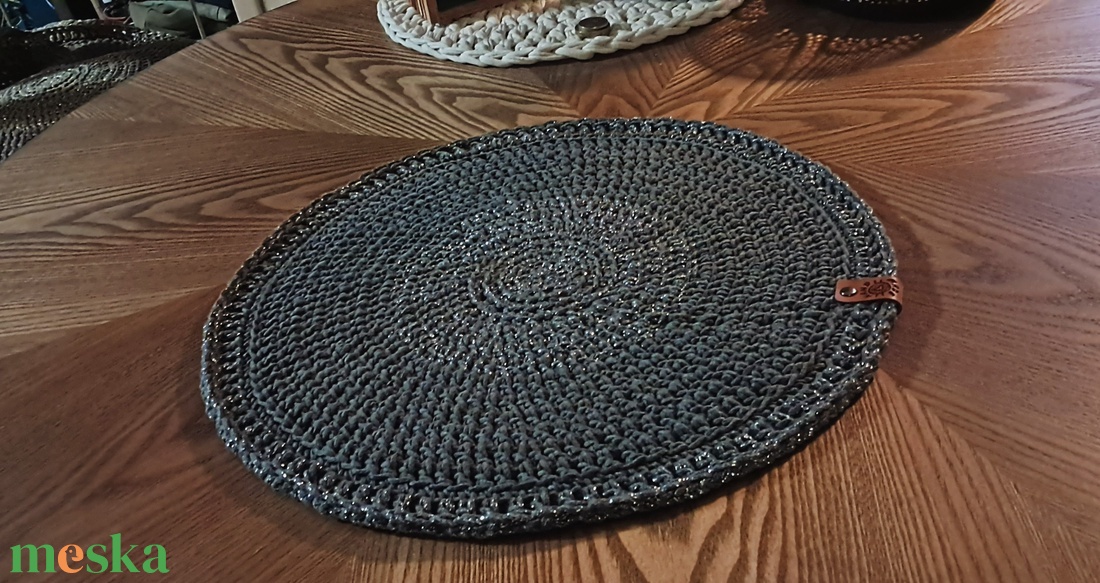 LUXURY SHINE Grafit horgolt tányéralátét - otthon & életmód - konyhafelszerelés, tálalás - tálalás - tányér- és poháralátét - Meska.hu