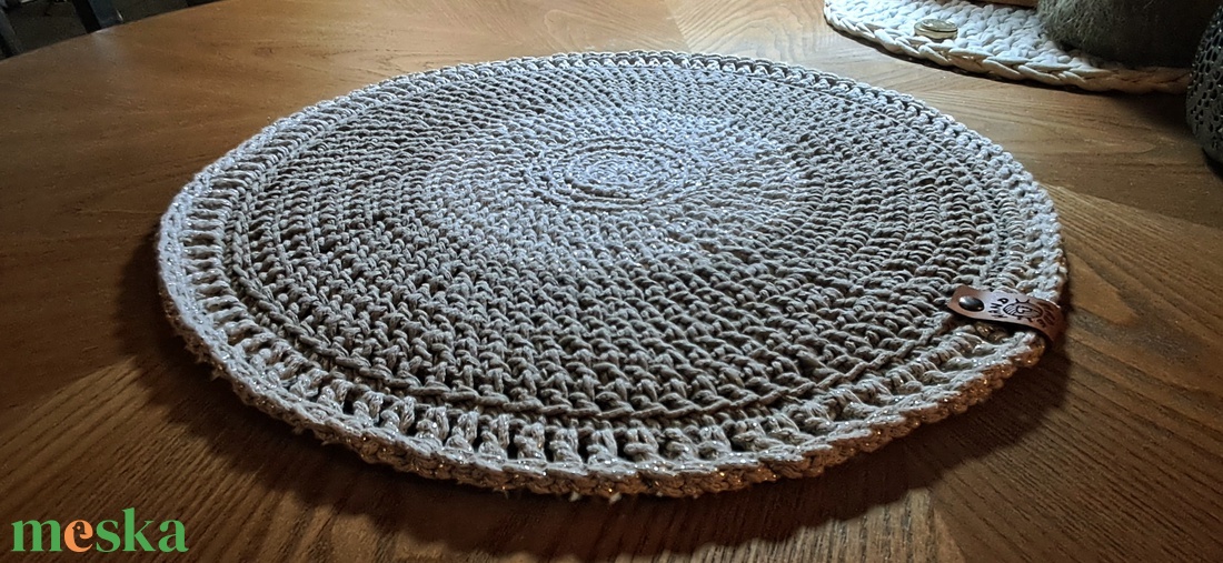 LUXURY SHINE Caffé Latte horgolt tányéralátét - otthon & életmód - konyhafelszerelés, tálalás - tálalás - tányér- és poháralátét - Meska.hu