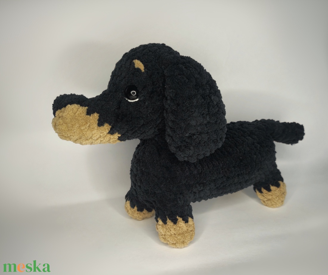 Horgolt tacsi pulóverben - játék & sport - plüssállat & játékfigura - más figura - Meska.hu