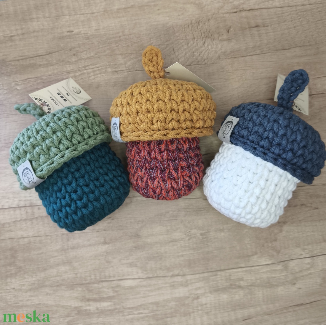 Horgolt makk tároló - kellékek & szerszámok - dekorációs kellékek - termések, terméscsomagok - Meska.hu