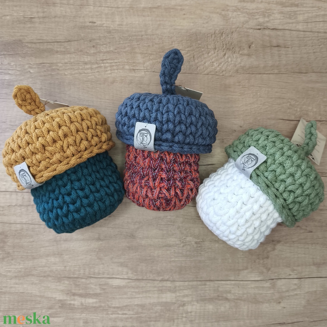 Horgolt makk tároló - kellékek & szerszámok - dekorációs kellékek - termések, terméscsomagok - Meska.hu