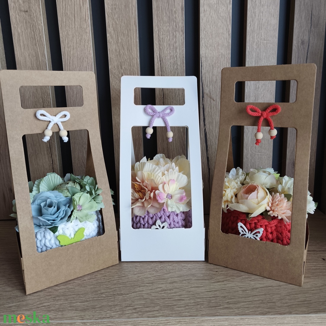 Horgolt kaspó virággal - otthon & életmód - dekoráció - asztal és polc dekoráció - asztaldísz - Meska.hu