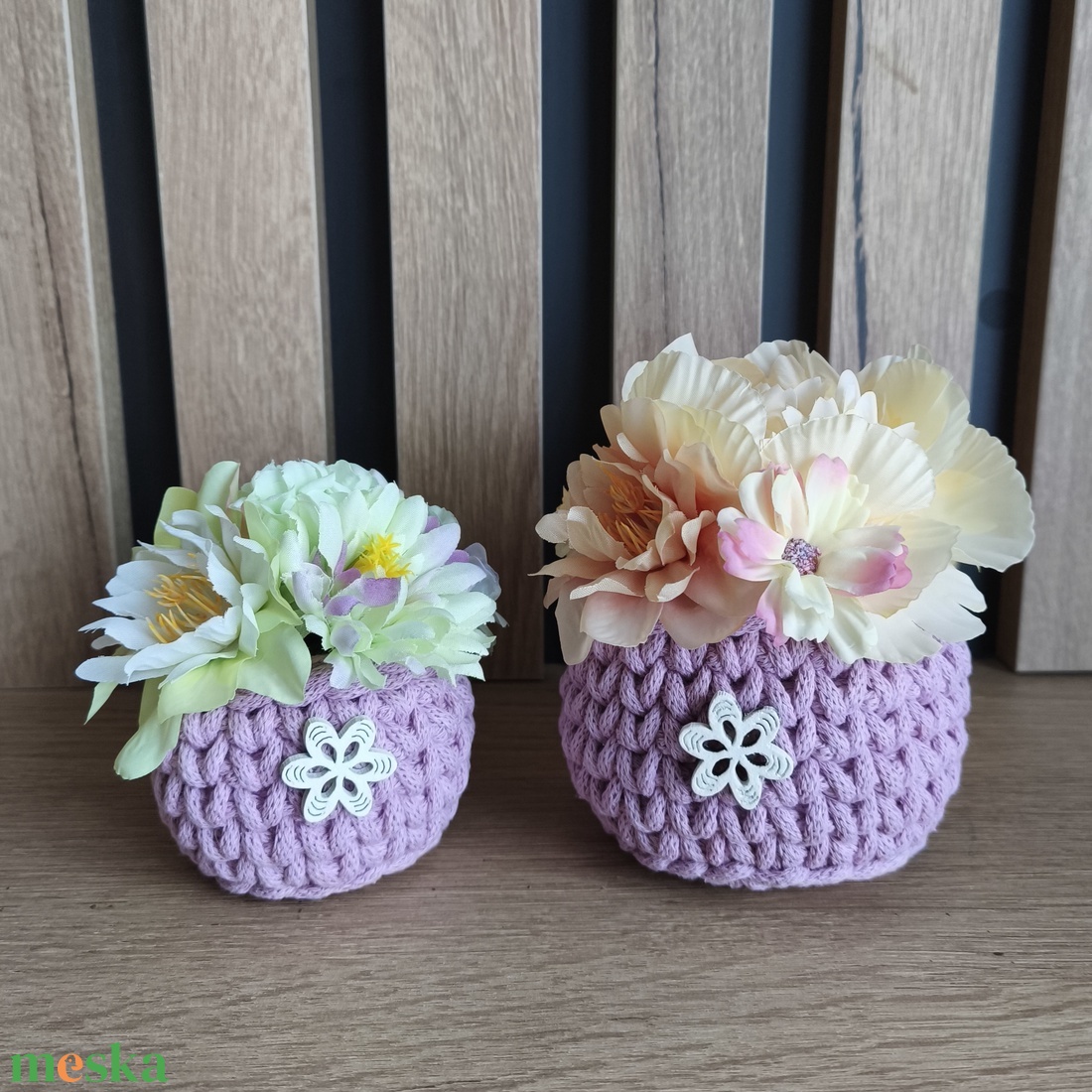 Horgolt kaspó virággal - otthon & életmód - dekoráció - asztal és polc dekoráció - asztaldísz - Meska.hu