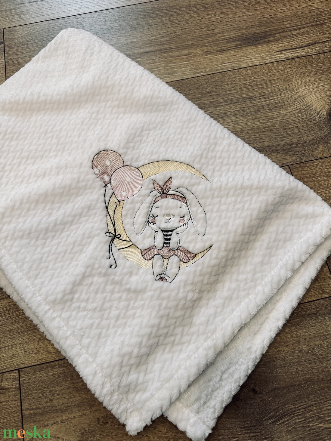 Nyuszi lufikkal -egyrétegű babatakaró (névre szóló )- fehér  - baba - mama - baba ágynemű - babatakaró, gyerek pléd - Meska.hu