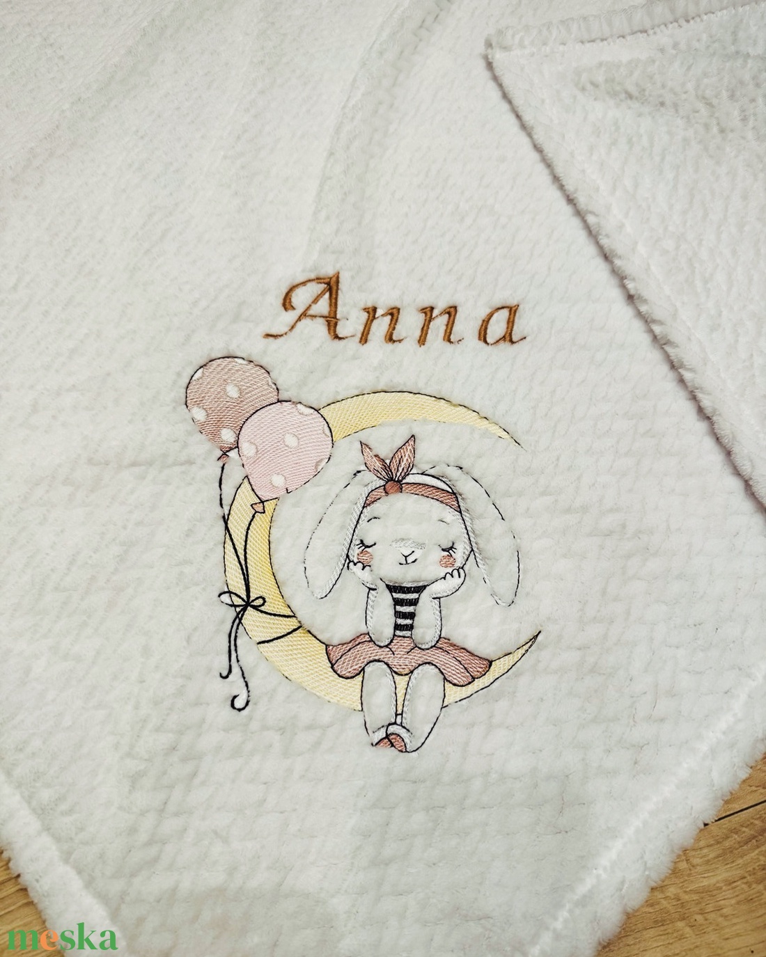 Nyuszi lufikkal-egyrétegű babatakaró (névre szóló )- fehér  - baba - mama - baba ágynemű - babatakaró, gyerek pléd - Meska.hu