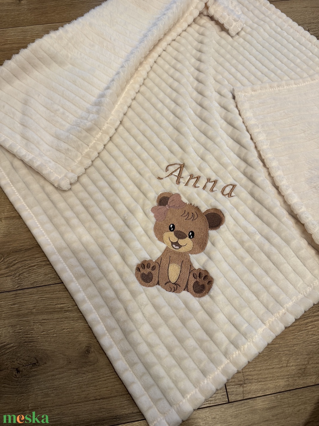 Egyrétegű babatakaró -maci lány mintával, névre szóló  - baba - mama - babalátogató ajándékcsomag - Meska.hu