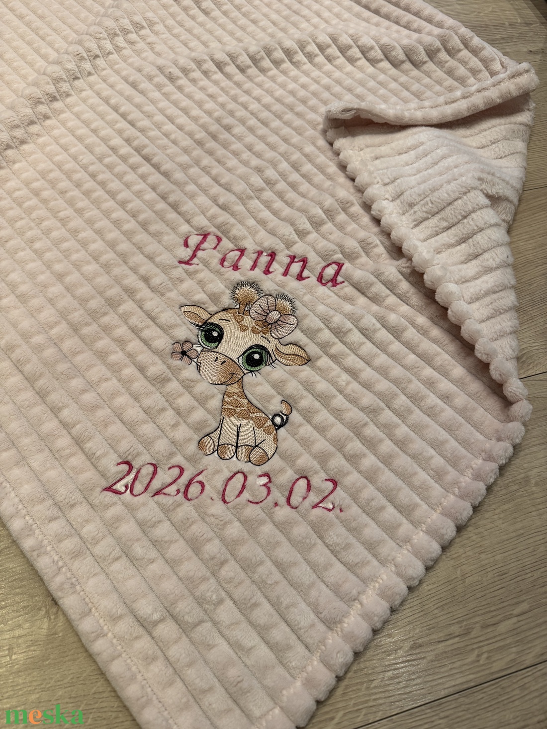 Egyrétegű babatakaró -zsir�f-lány mintával, névre szóló  - baba - mama - babalátogató ajándékcsomag - Meska.hu