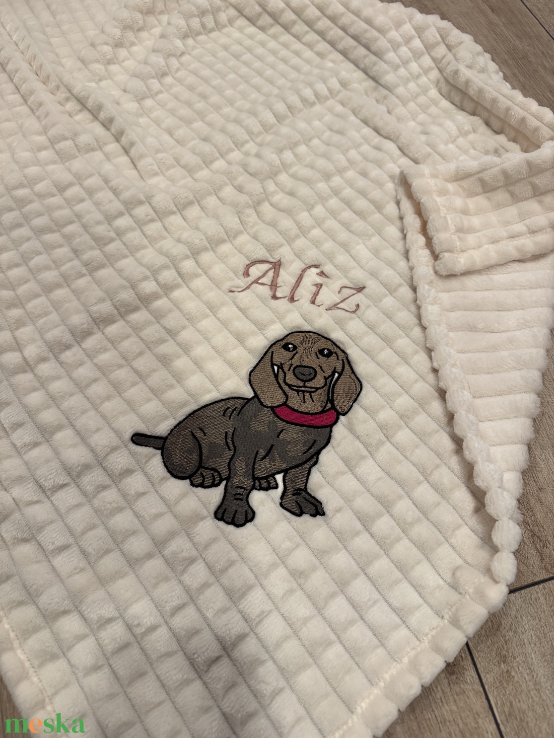 Egyrétegű babatakaró -tacskó mintával, névre szóló  - baba - mama - babalátogató ajándékcsomag - Meska.hu