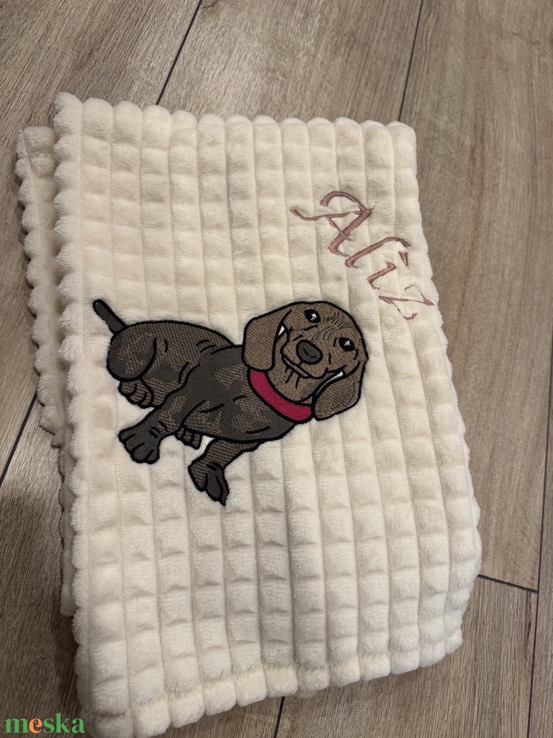 Egyrétegű babatakaró -tacskó mintával, névre szóló  - baba - mama - babalátogató ajándékcsomag - Meska.hu