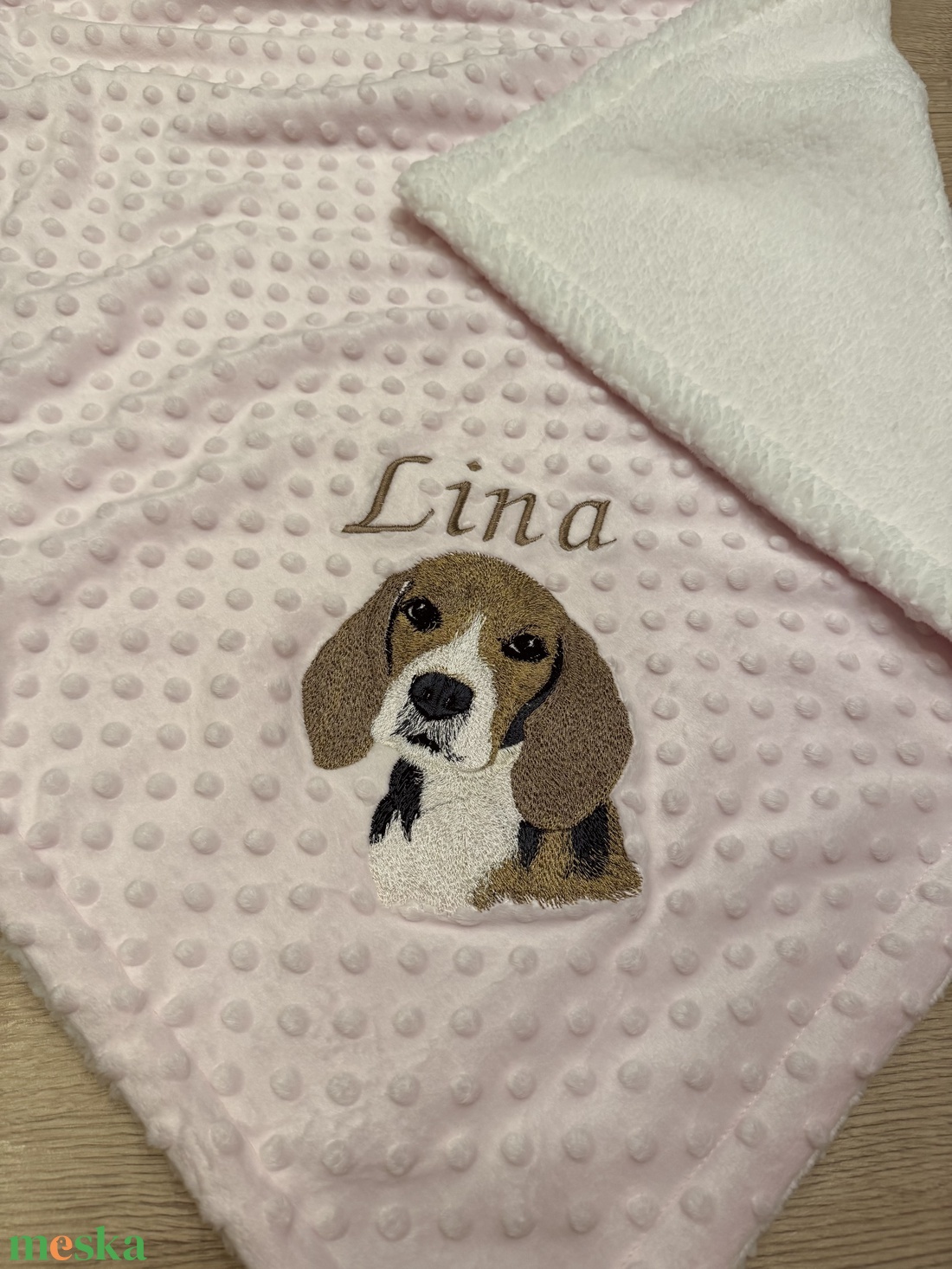 Beagle mintás, hímzett babatakaró - névre szóló  - baba - mama - babalátogató ajándékcsomag - Meska.hu