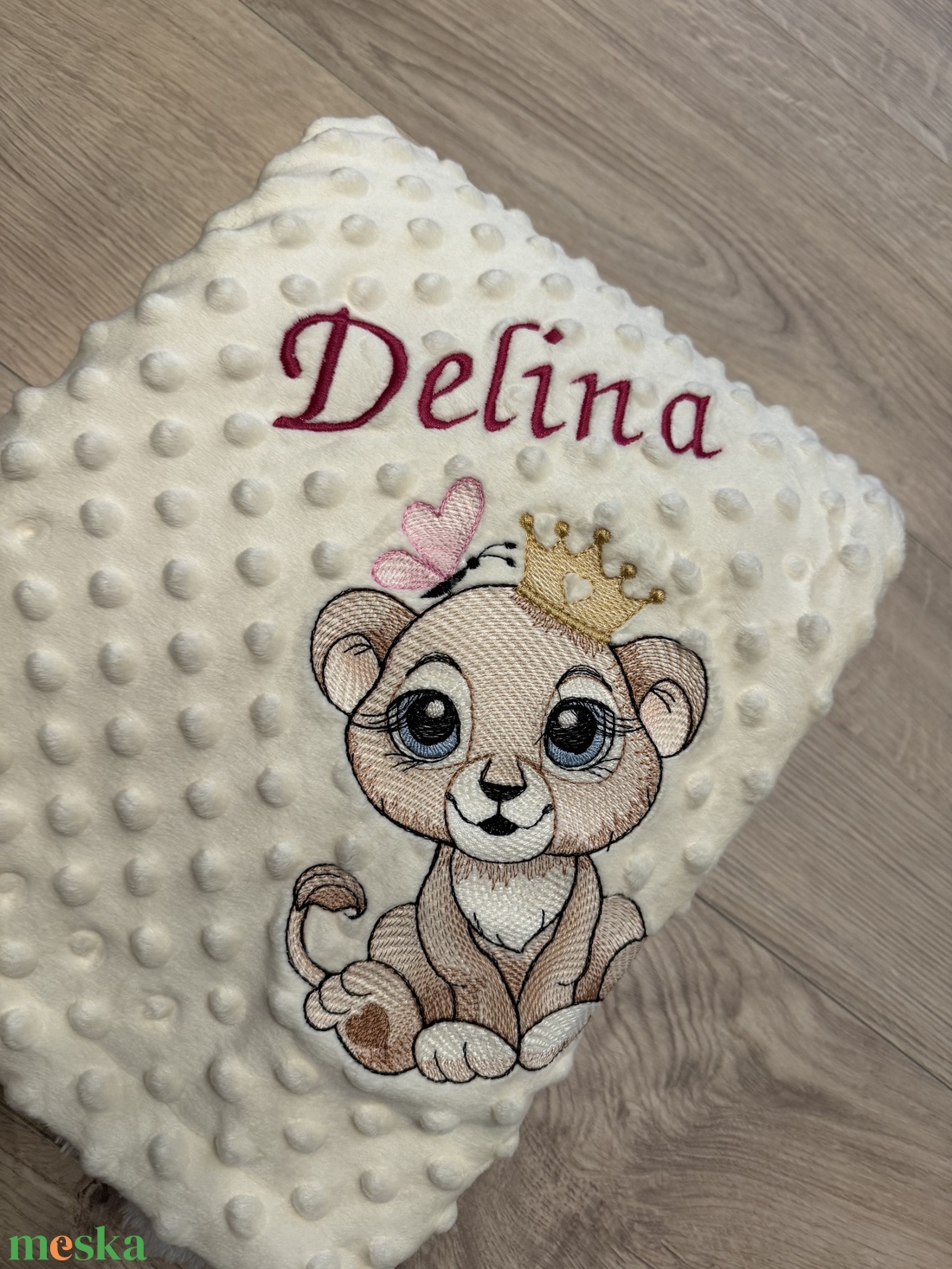 Krém színű, oroszlán-lány mintás , névre szóló babatakaró  - baba - mama - babalátogató ajándékcsomag - Meska.hu