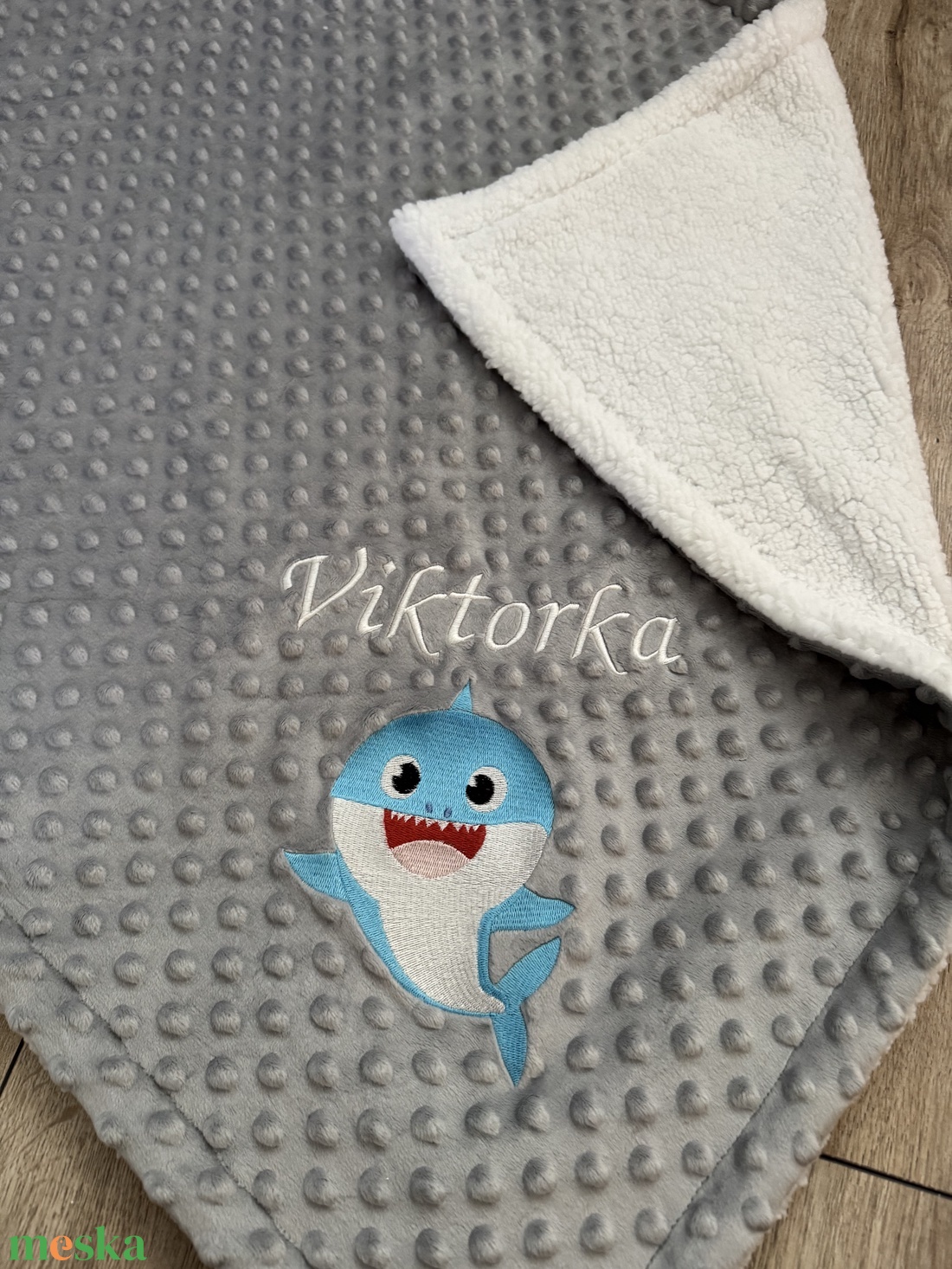 Cápa-baba mintájú babatakaró- hímzett, névre szóló  - baba - mama - baba ágynemű - babatakaró, gyerek pléd - Meska.hu