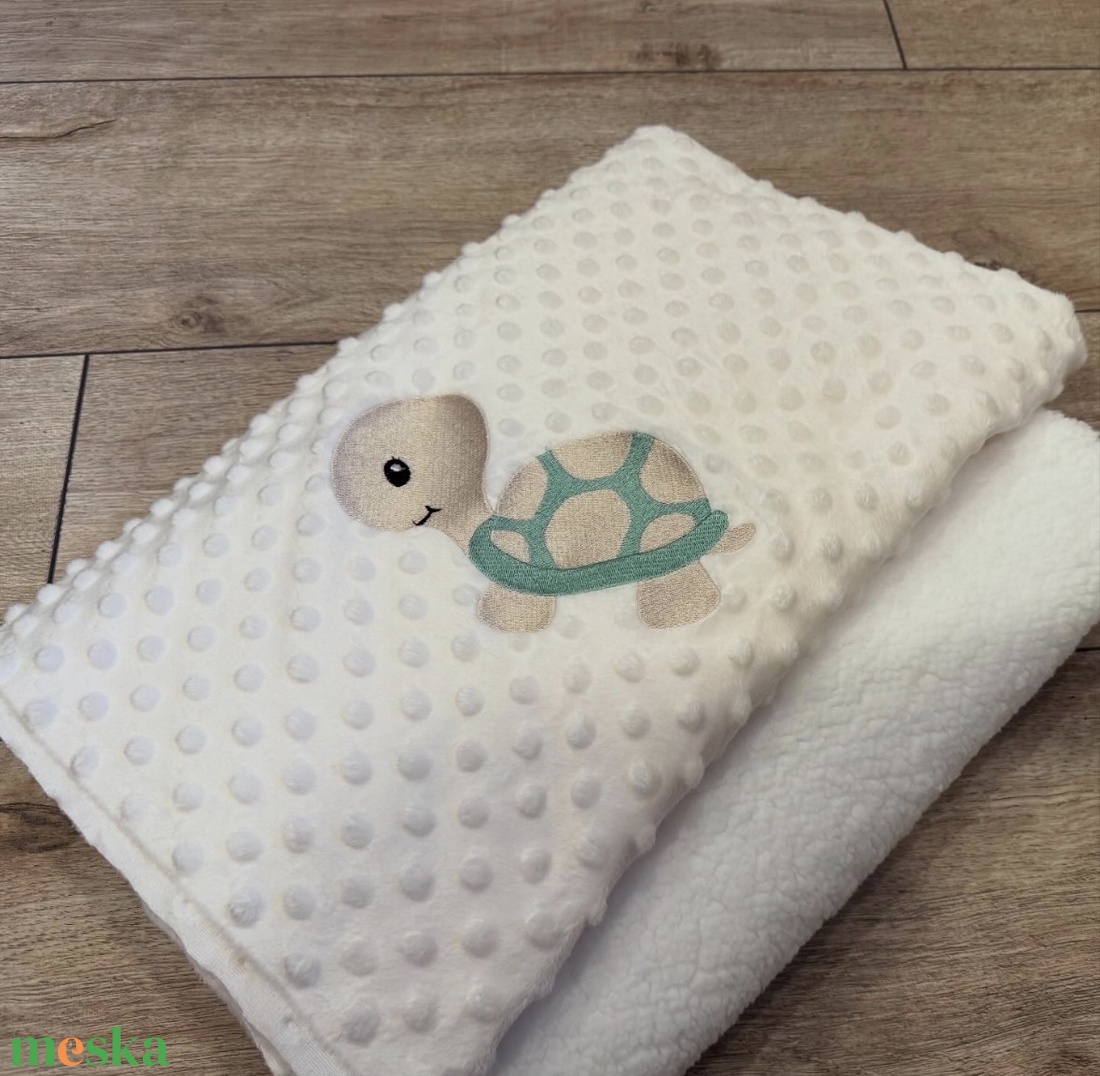 Teknős mintás Minky-sherpa anyagú babatakaró- névre szóló EKRÜ színben - baba - mama - baba ágynemű - babatakaró, gyerek pléd - Meska.hu