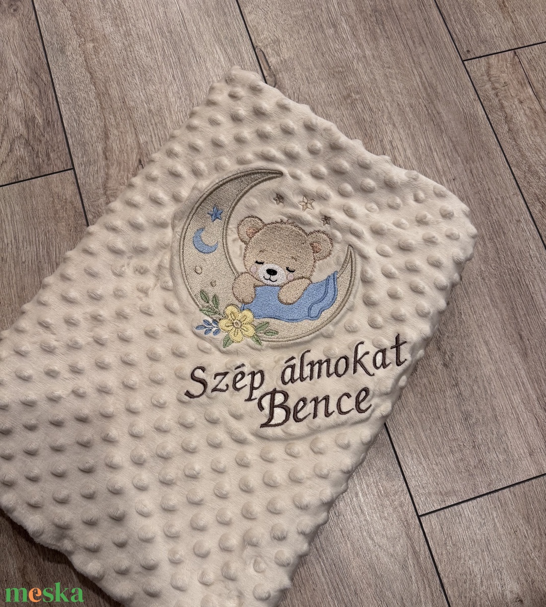 Maci(alvó)  -Minky-sherpa anyagú névre szóló babatakaró  - baba - mama - baba ágynemű - babatakaró, gyerek pléd - Meska.hu