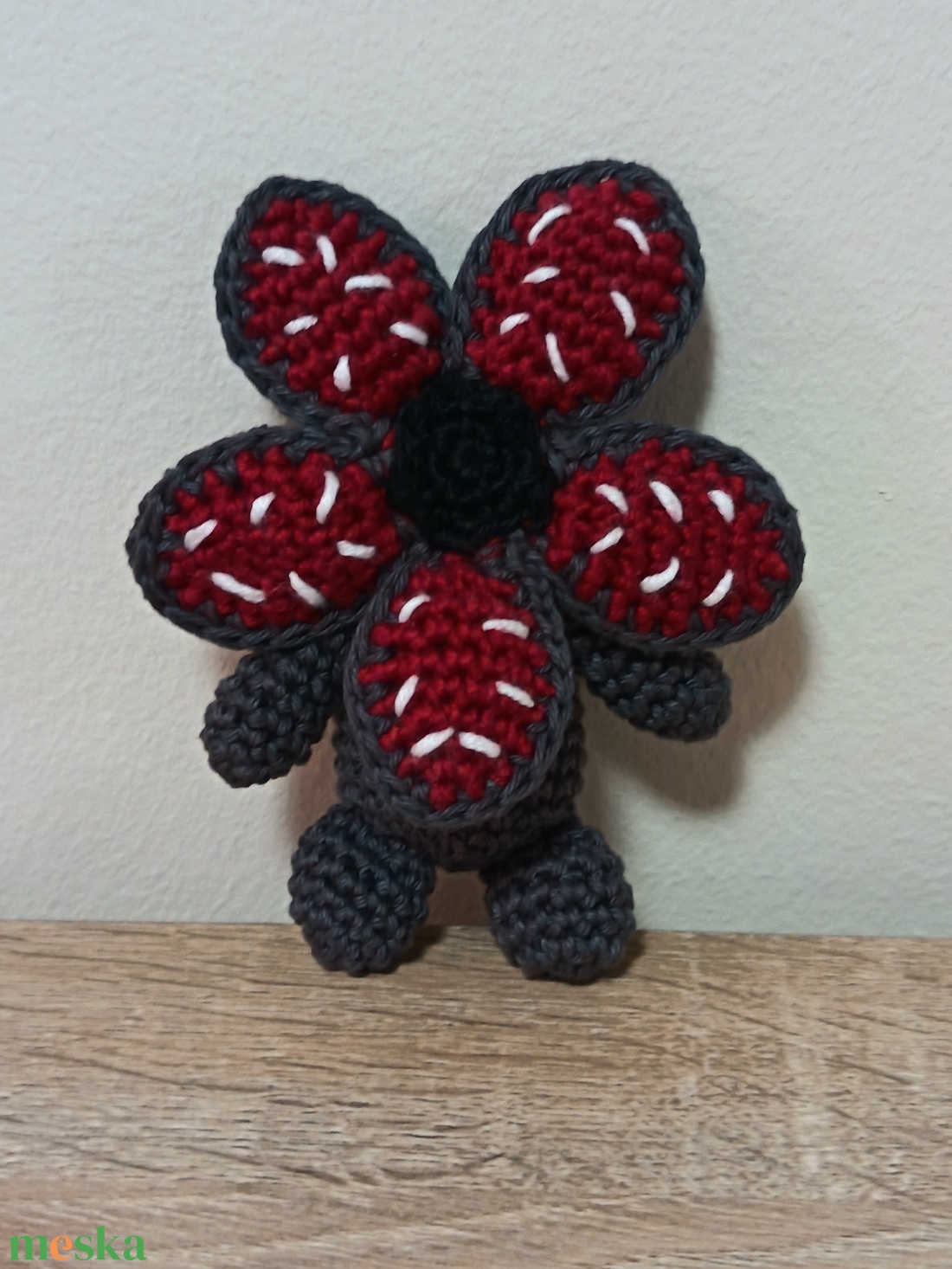 Horgolt demogorgon - játék & sport - plüssállat & játékfigura - szörnyike - Meska.hu