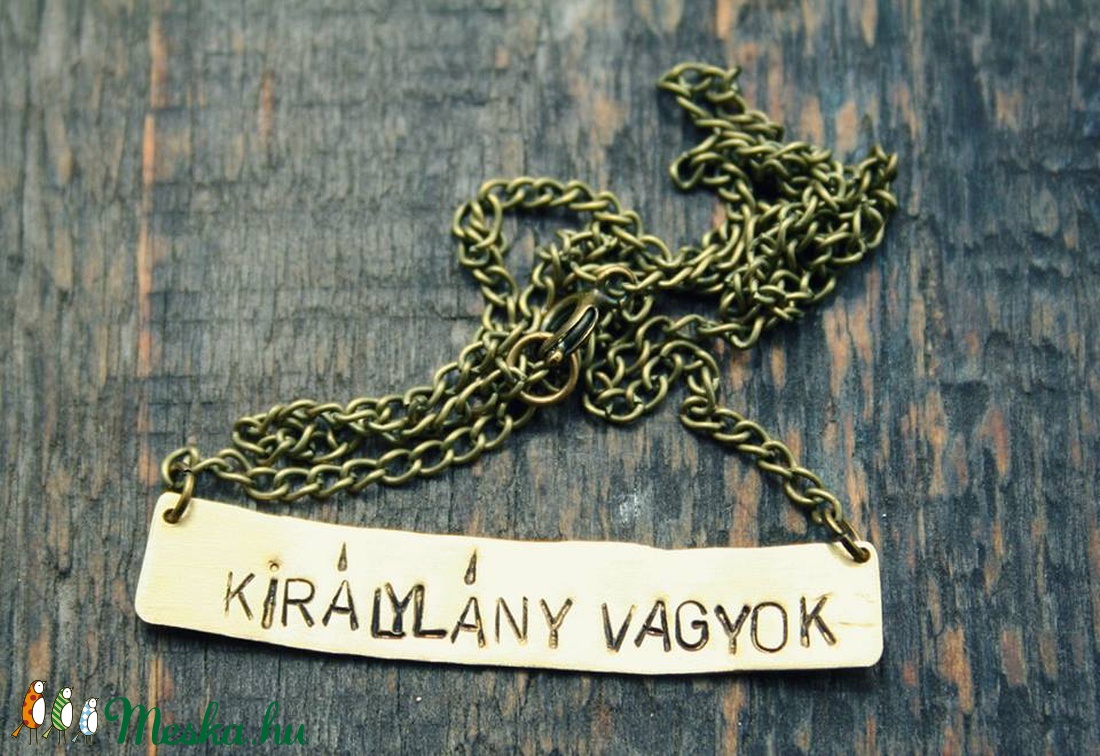 Királylány vagyok - táblácsás nyaklánc, vicces ajándék -  - Meska.hu