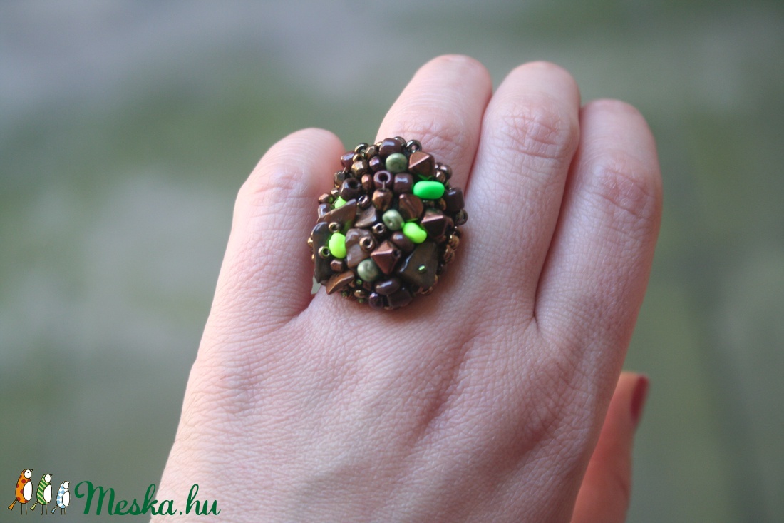 Illatos köralakú mentoloscsoki színű, állítható méretű gyűrű - after eight illatban! -  - Meska.hu