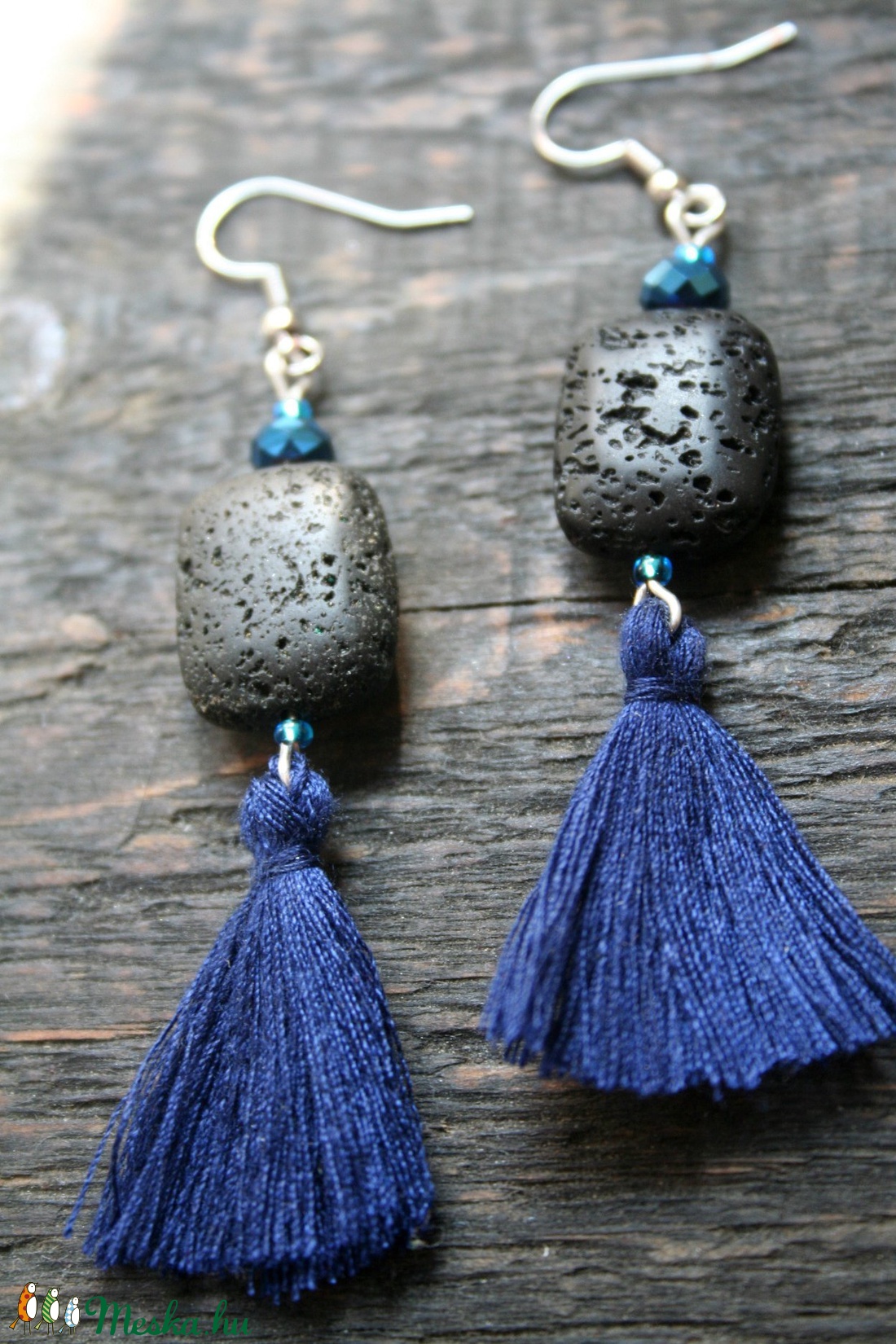 Kék-fekete bojtos lógós fülbevaló, női fülbevaló, ajándék -  - Meska.hu