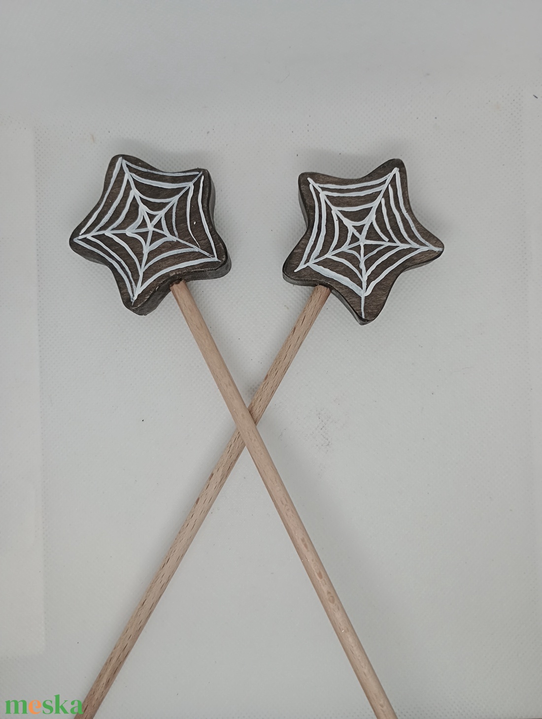 Fából készült pókhálós varázspálca - otthon & életmód - dekoráció - halloween - halloweeni jelmez és kiegészítők - Meska.hu