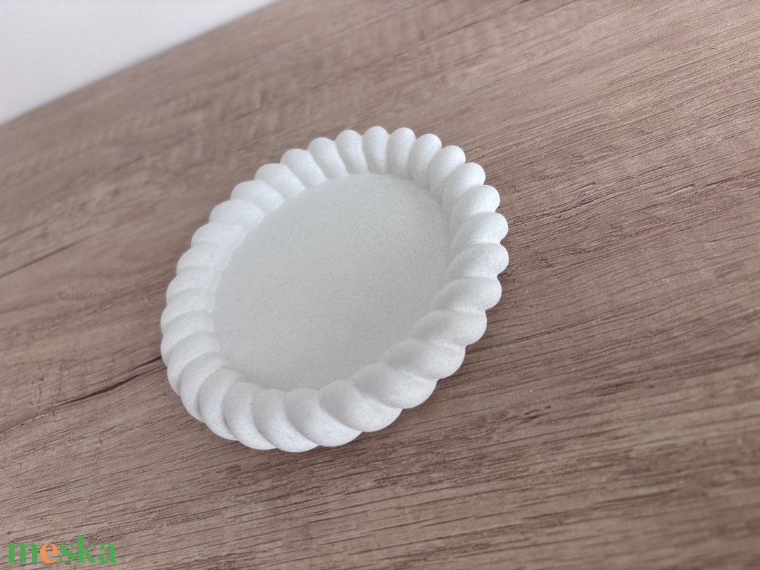 Twist beton gyűrűtartó � Fehér - ékszer - ékszertartó - ékszertartó tál - Meska.hu