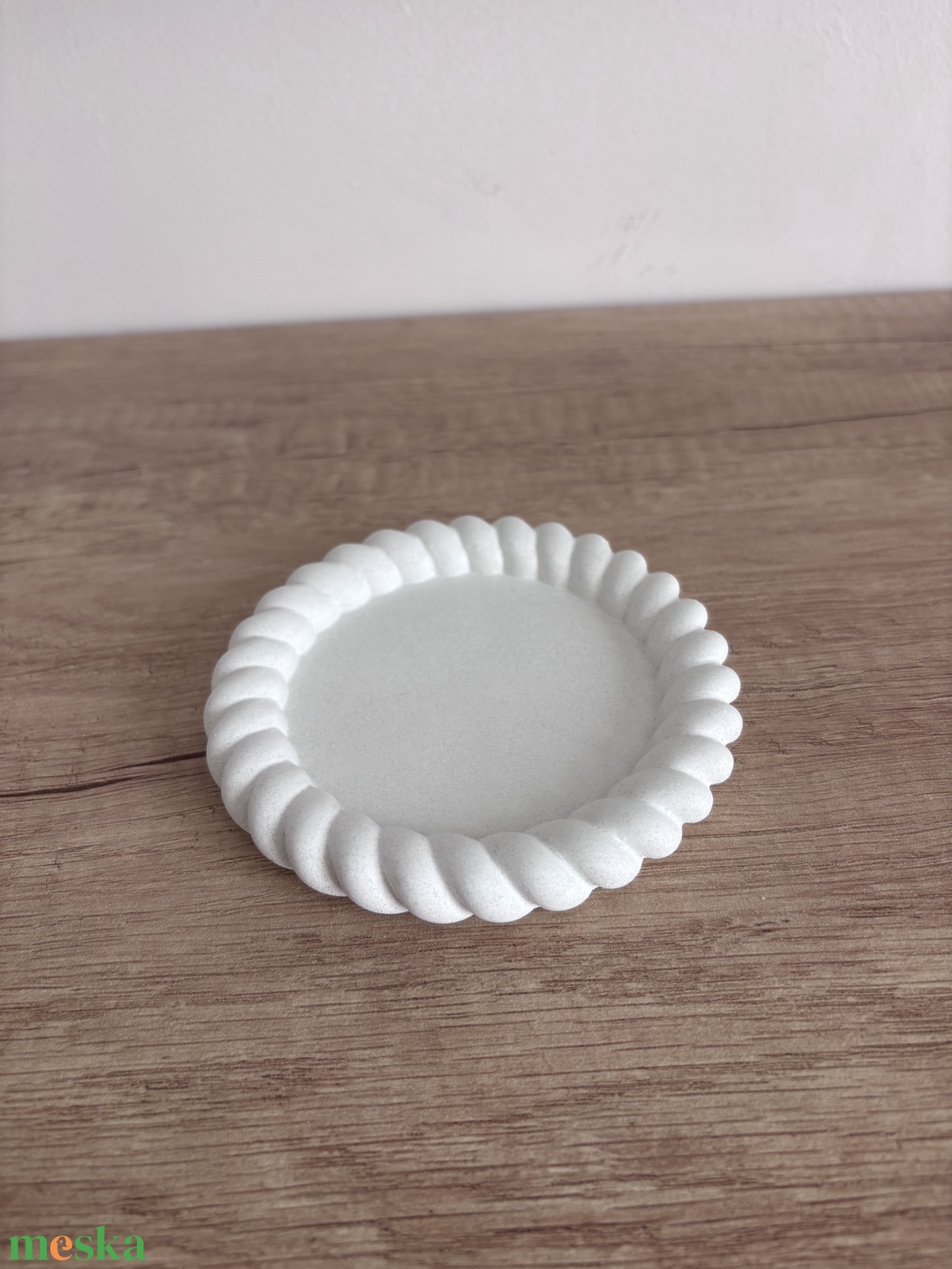 Twist beton gyűrűtartó � Fehér - ékszer - ékszertartó - ékszertartó tál - Meska.hu