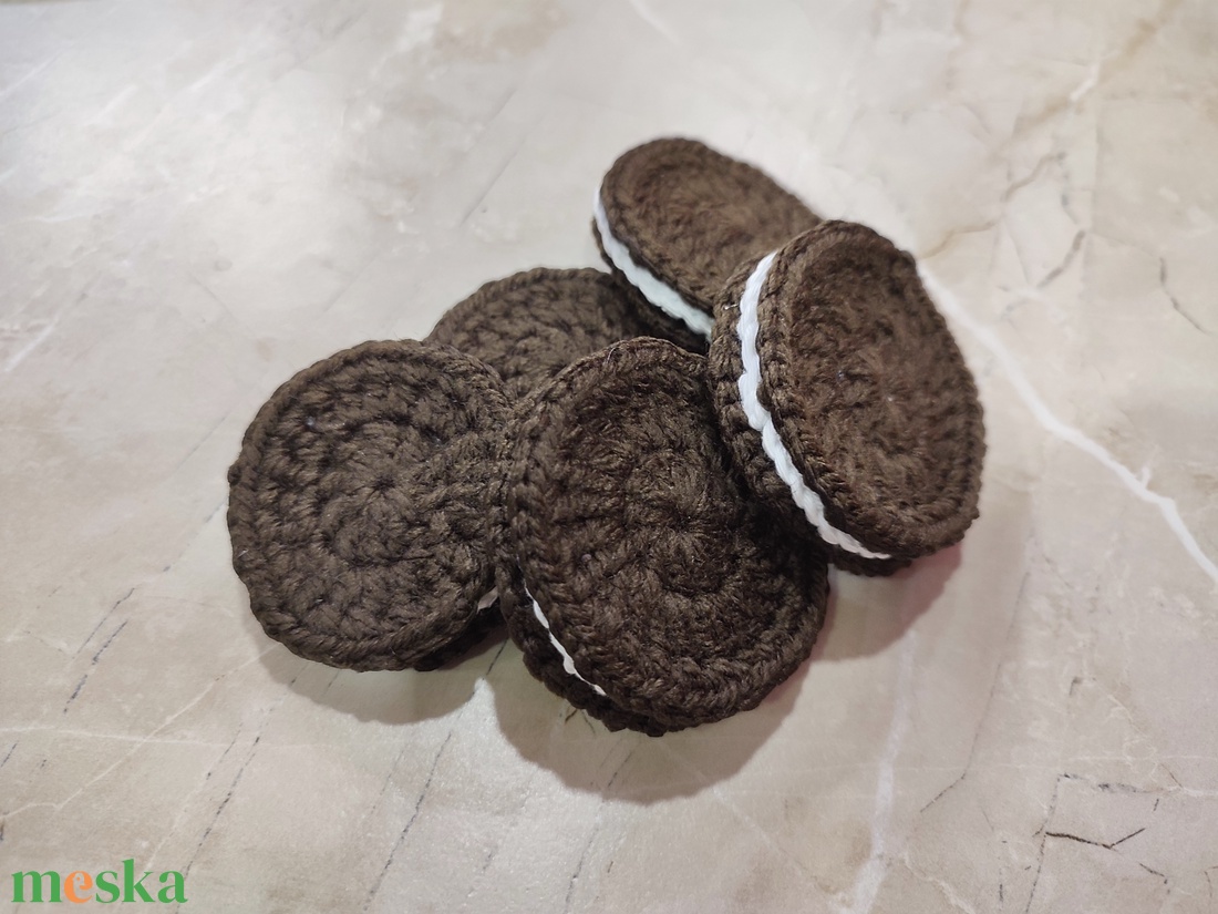 Horgolt oreo keksz - otthon & életmód - dekoráció - asztal és polc dekoráció - horgolt & csipketerítő - Meska.hu