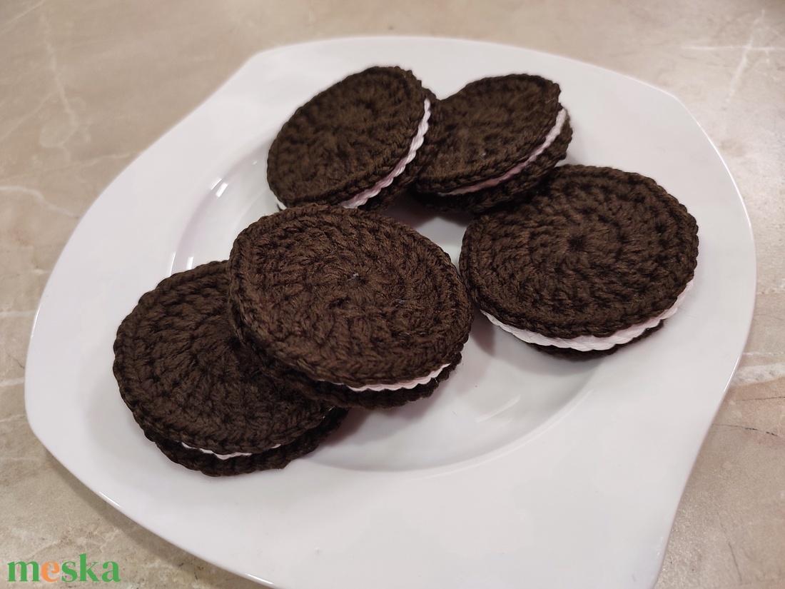 Horgolt oreo keksz - otthon & életmód - dekoráció - asztal és polc dekoráció - horgolt & csipketerítő - Meska.hu