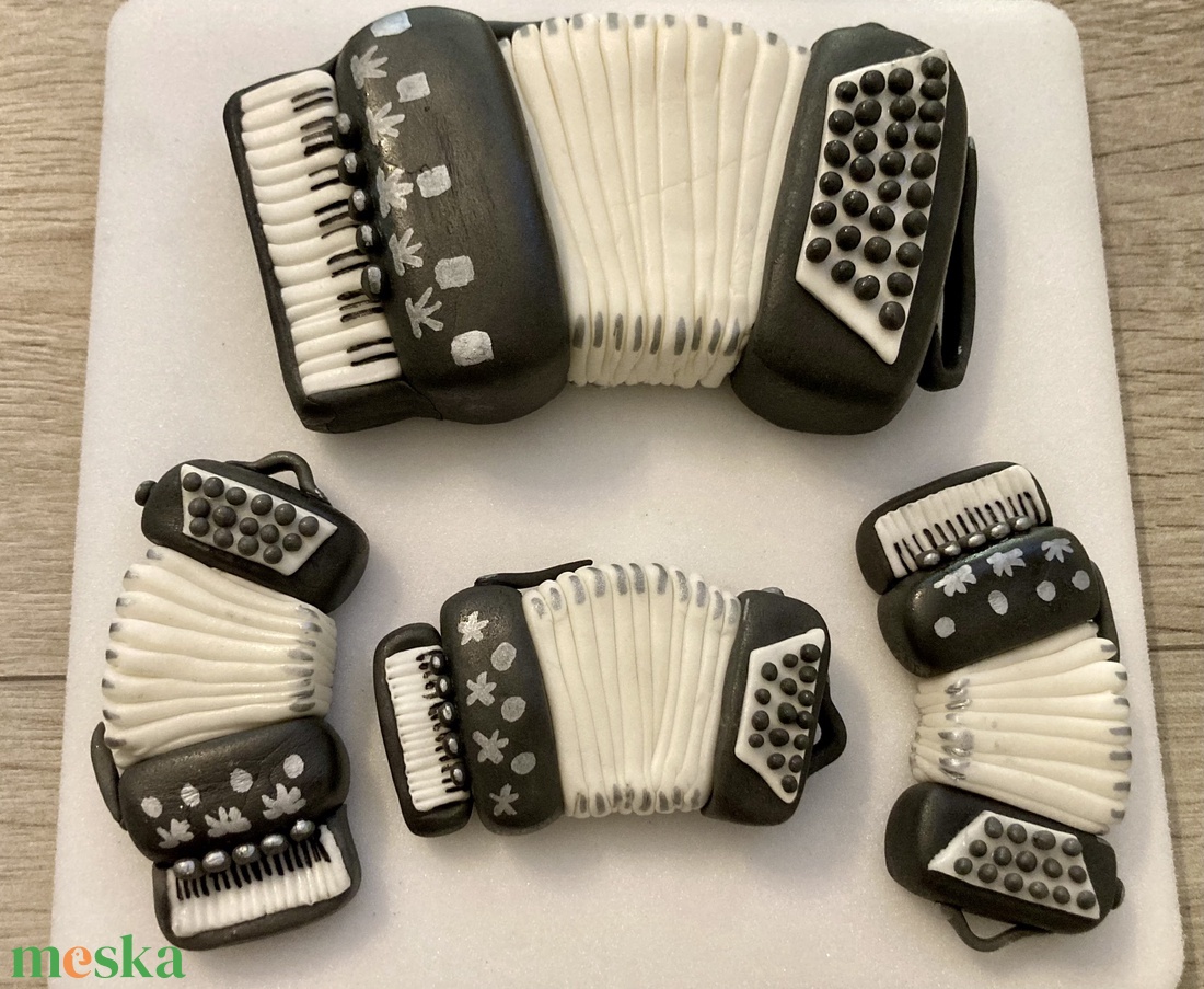 Harmonika tortadísz - otthon & életmód - konyhafelszerelés, tálalás - sütés, főzés - sütidísz - Meska.hu