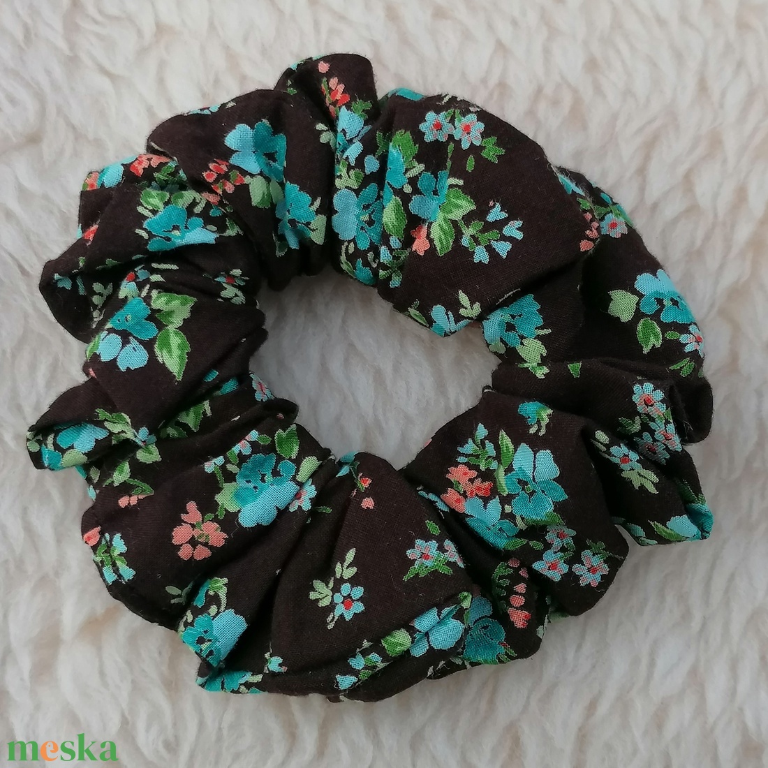 Virágmintás scrunchie - ruha & divat - hajdísz & hajcsat - hajgumi - Meska.hu Virágmintás scrunchie - ruha & divat - hajdísz & hajcsat - hajgumi - Meska.hu