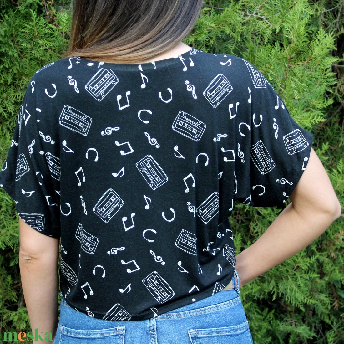 Kazetta - hangjegy mintás haspóló - ruha & divat - női ruha - póló, felső - Meska.hu
