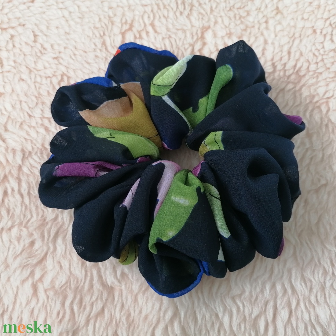 Virágmintás XL scrunchie - textil hajgumi - ruha & divat - hajdísz & hajcsat - hajgumi - Meska.hu Virágmintás XL scrunchie - textil hajgumi - ruha & divat - hajdísz & hajcsat - hajgumi - Meska.hu