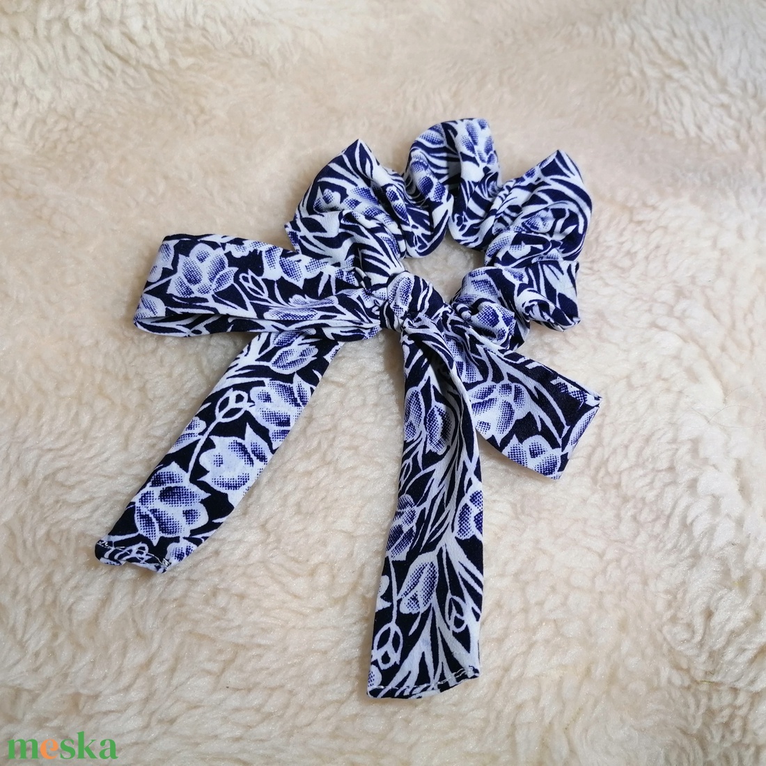 Virágmintás masnis scrunchie  - ruha & divat - hajdísz & hajcsat - hajgumi - Meska.hu