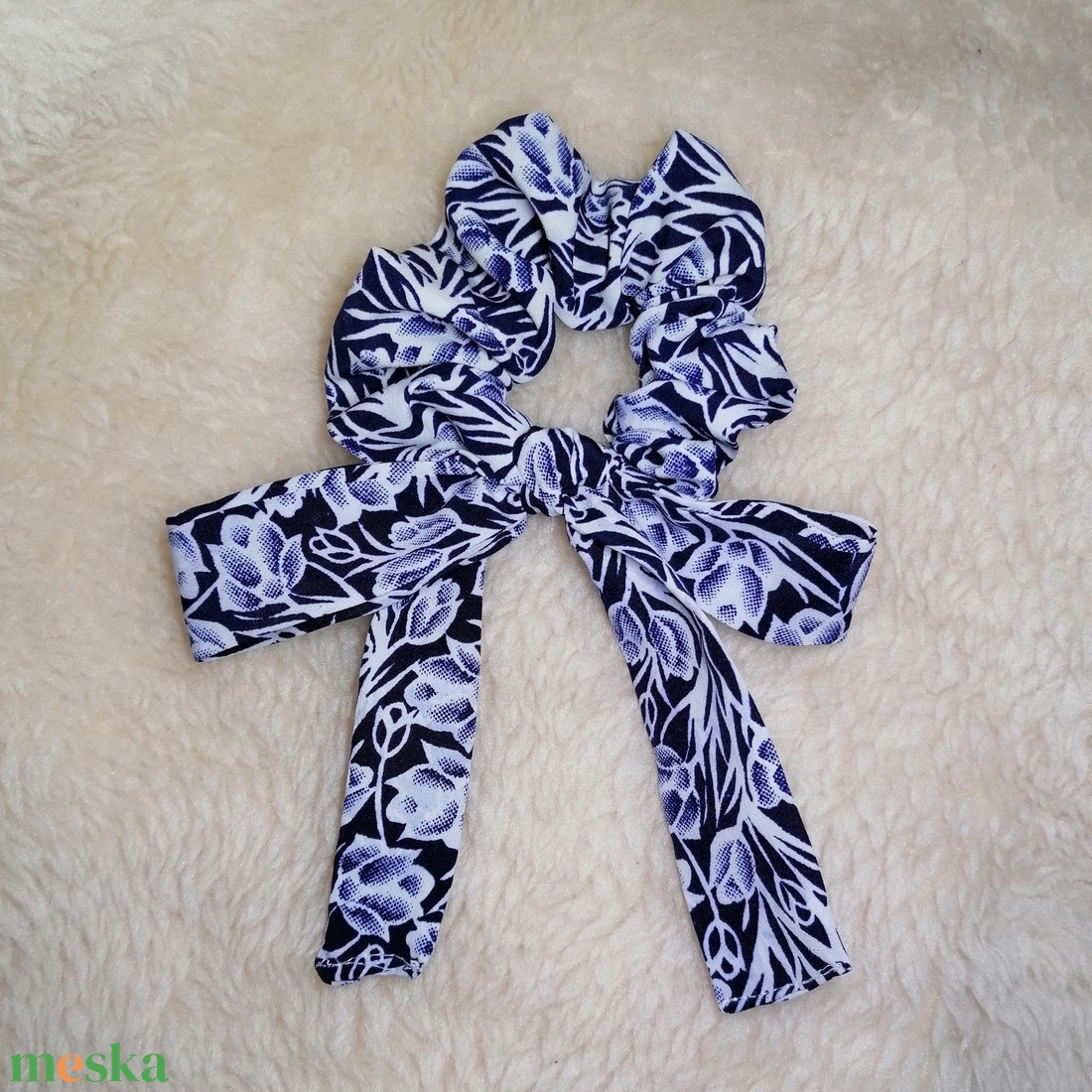 Virágmintás masnis scrunchie  - ruha & divat - hajdísz & hajcsat - hajgumi - Meska.hu