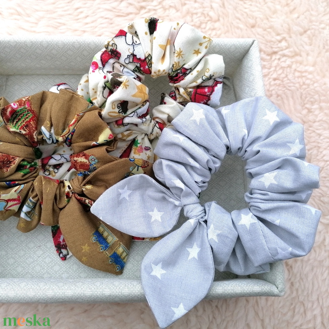 Masnis scrunchie - textil hajgumi - ruha & divat - hajdísz & hajcsat - hajgumi - Meska.hu Masnis scrunchie - textil hajgumi - ruha & divat - hajdísz & hajcsat - hajgumi - Meska.hu