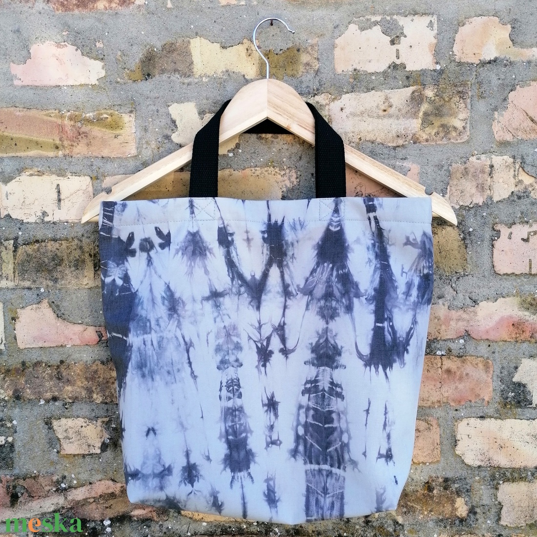 Szürke-fekete batikolt mintás textil kézitáska - táska & tok - bevásárlás & shopper táska - shopper, textiltáska, szatyor - Meska.hu Szürke-fekete batikolt mintás textil kézitáska - táska & tok - bevásárlás & shopper táska - shopper, textiltáska, szatyor - Meska.hu