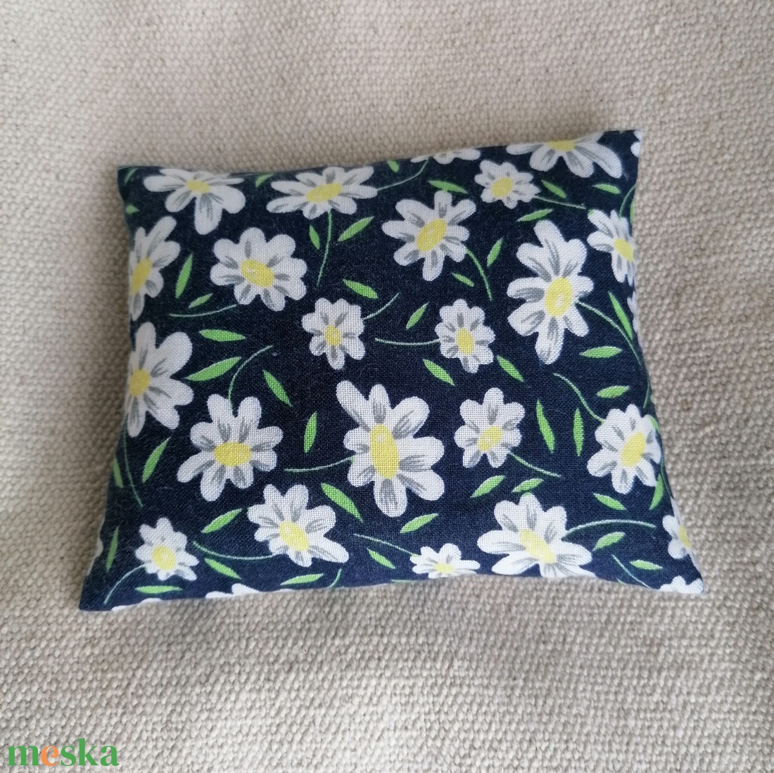 Virágmintás meggymag párna - szépségápolás - egészségmegőrzési kellékek - meggymagpárna - Meska.hu