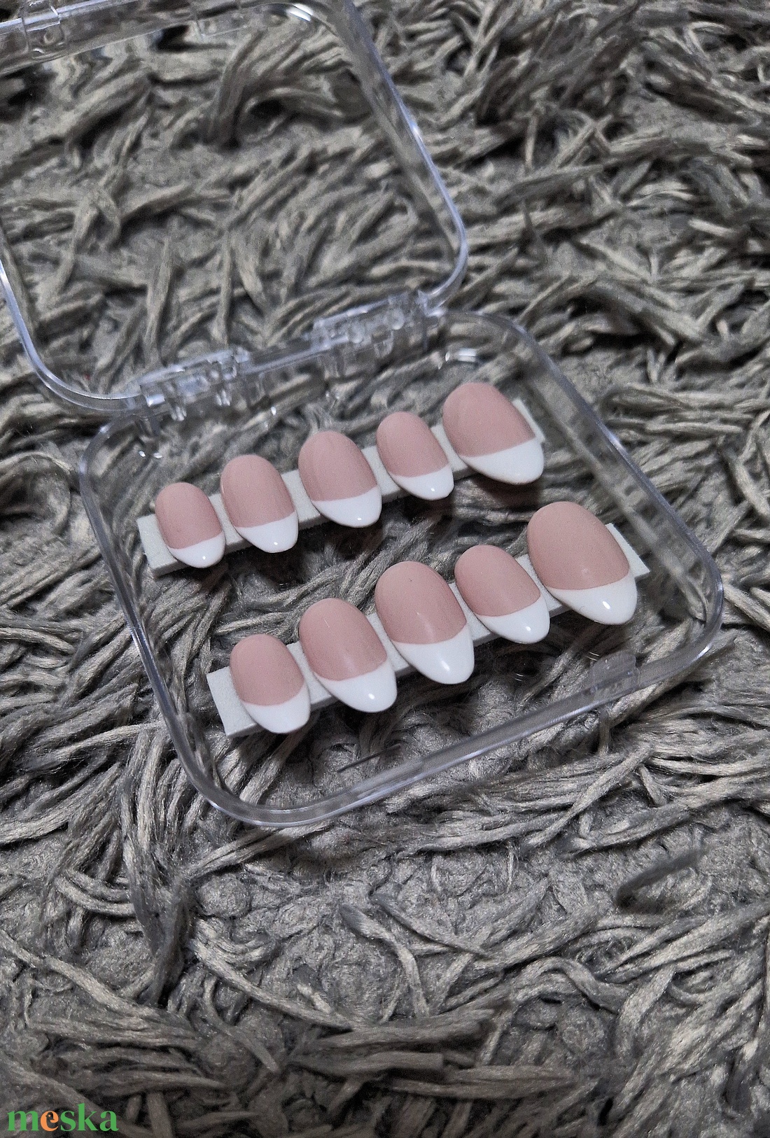 Kézzel készített, egyedi press-on körömök (francia) - szépségápolás - testápolás - kéz- és lábápolás - Meska.hu