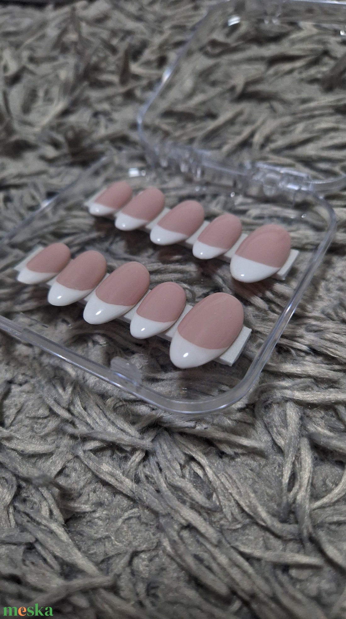 Kézzel készített, egyedi press-on körömök (francia) - szépségápolás - testápolás - kéz- és lábápolás - Meska.hu