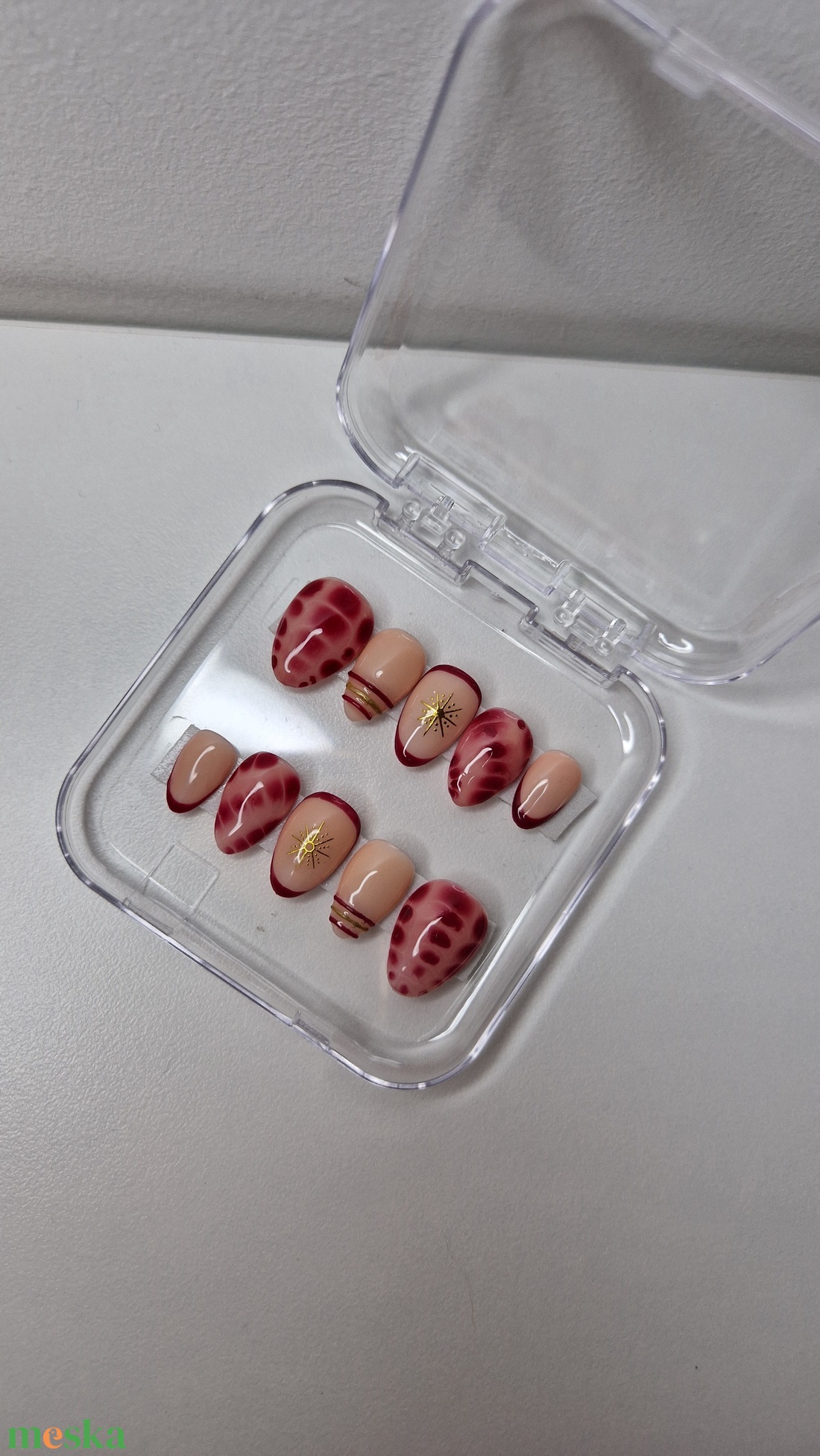 Kézzel készített, egyedi press-on körömök (burgundi-arany) - szépségápolás - testápolás - kéz- és lábápolás - Meska.hu
