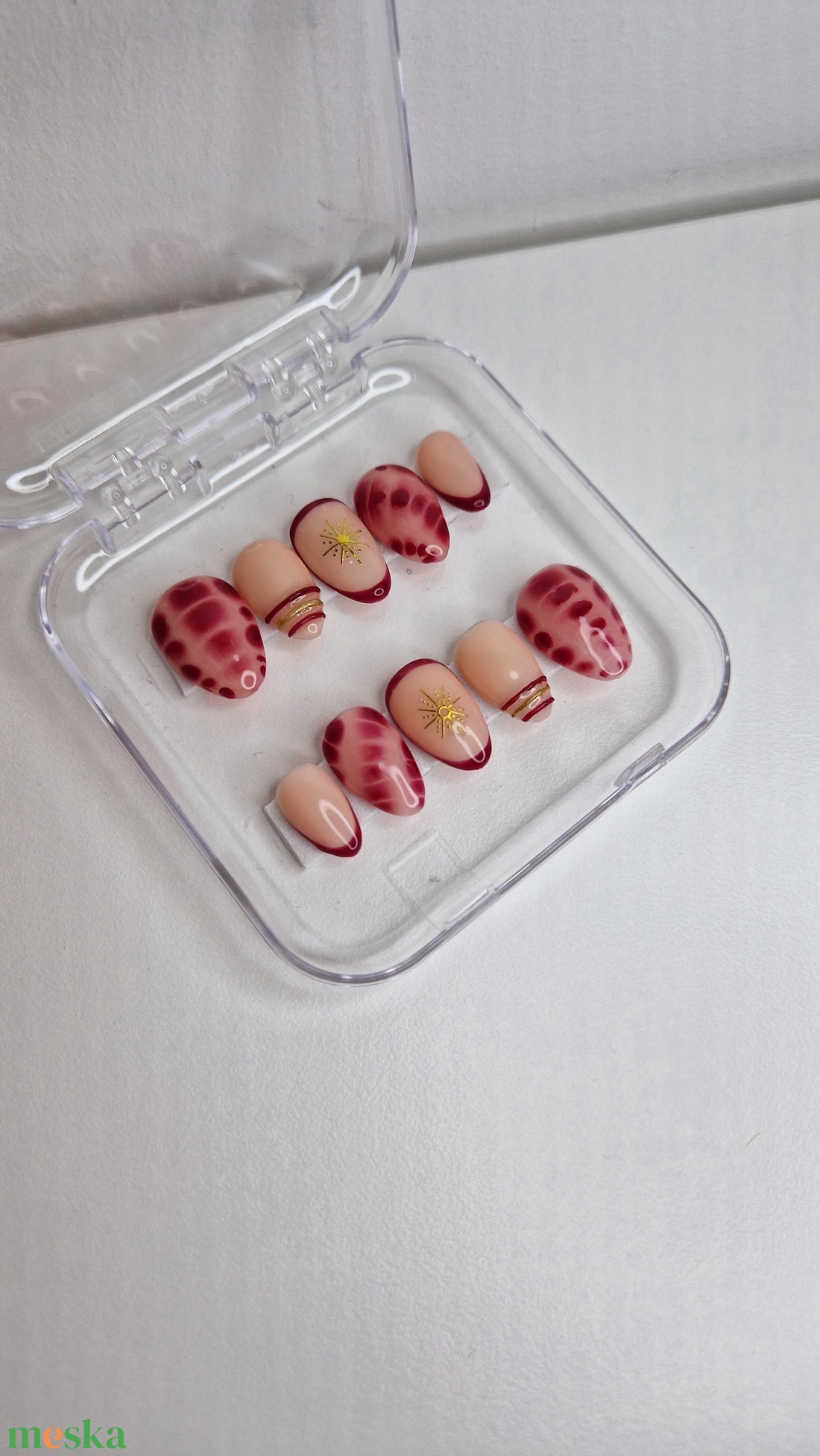 Kézzel készített, egyedi press-on körömök (burgundi-arany) - szépségápolás - testápolás - kéz- és lábápolás - Meska.hu