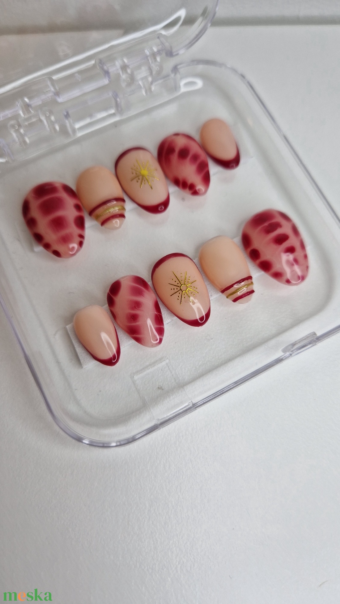 Kézzel készített, egyedi press-on körömök (burgundi-arany) - szépségápolás - testápolás - kéz- és lábápolás - Meska.hu