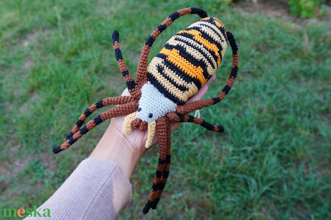 Horgolt darázspók (Argiope bruennichi) - játék & sport - plüssállat & játékfigura - más figura - Meska.hu