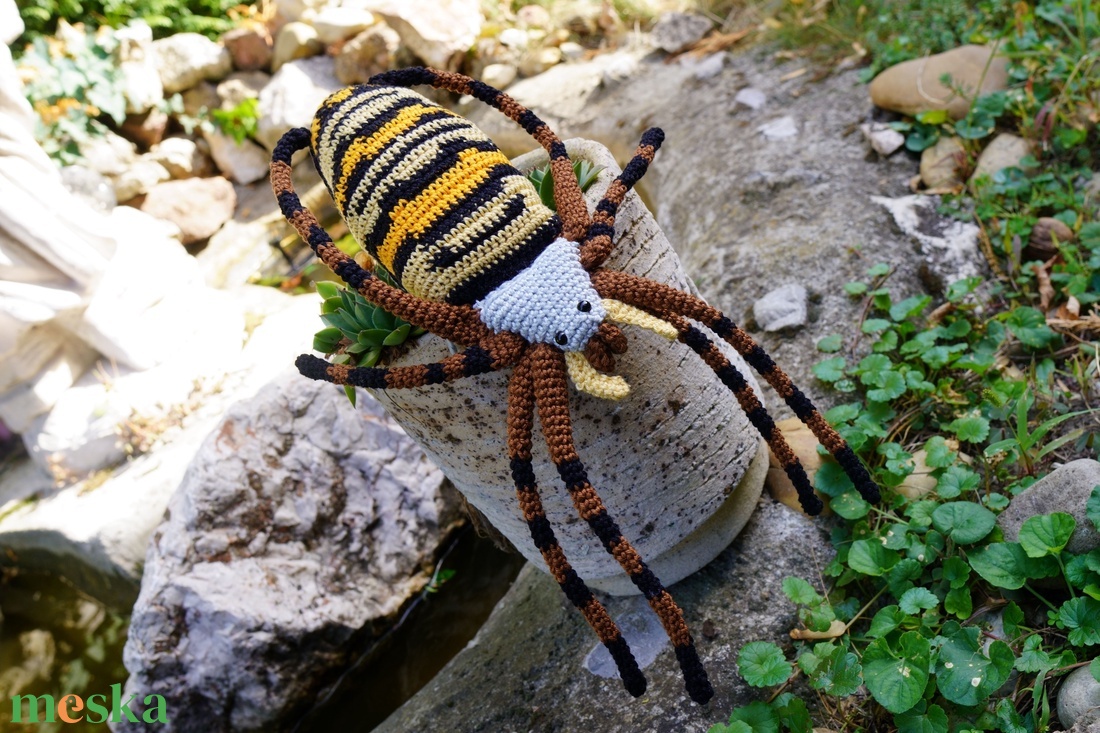Horgolt darázspók (Argiope bruennichi) - játék & sport - plüssállat & játékfigura - más figura - Meska.hu