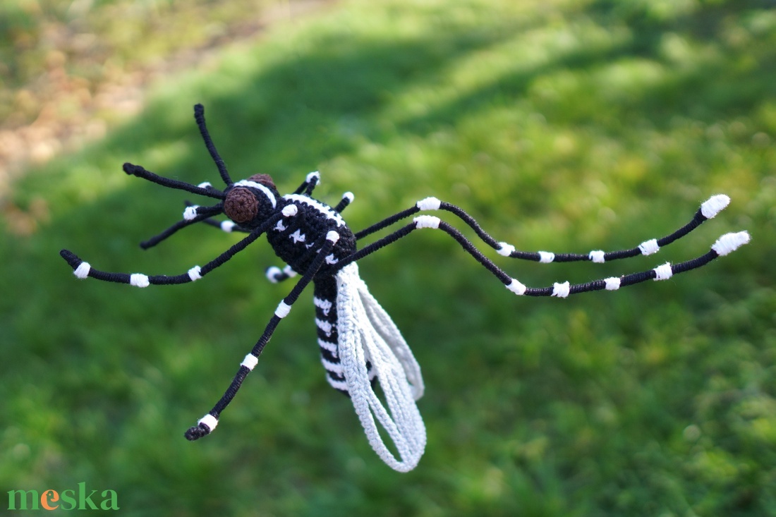 Horgolt ázsiai tigrisszúnyog (Aedes albopictus) - játék & sport - plüssállat & játékfigura - más figura - Meska.hu