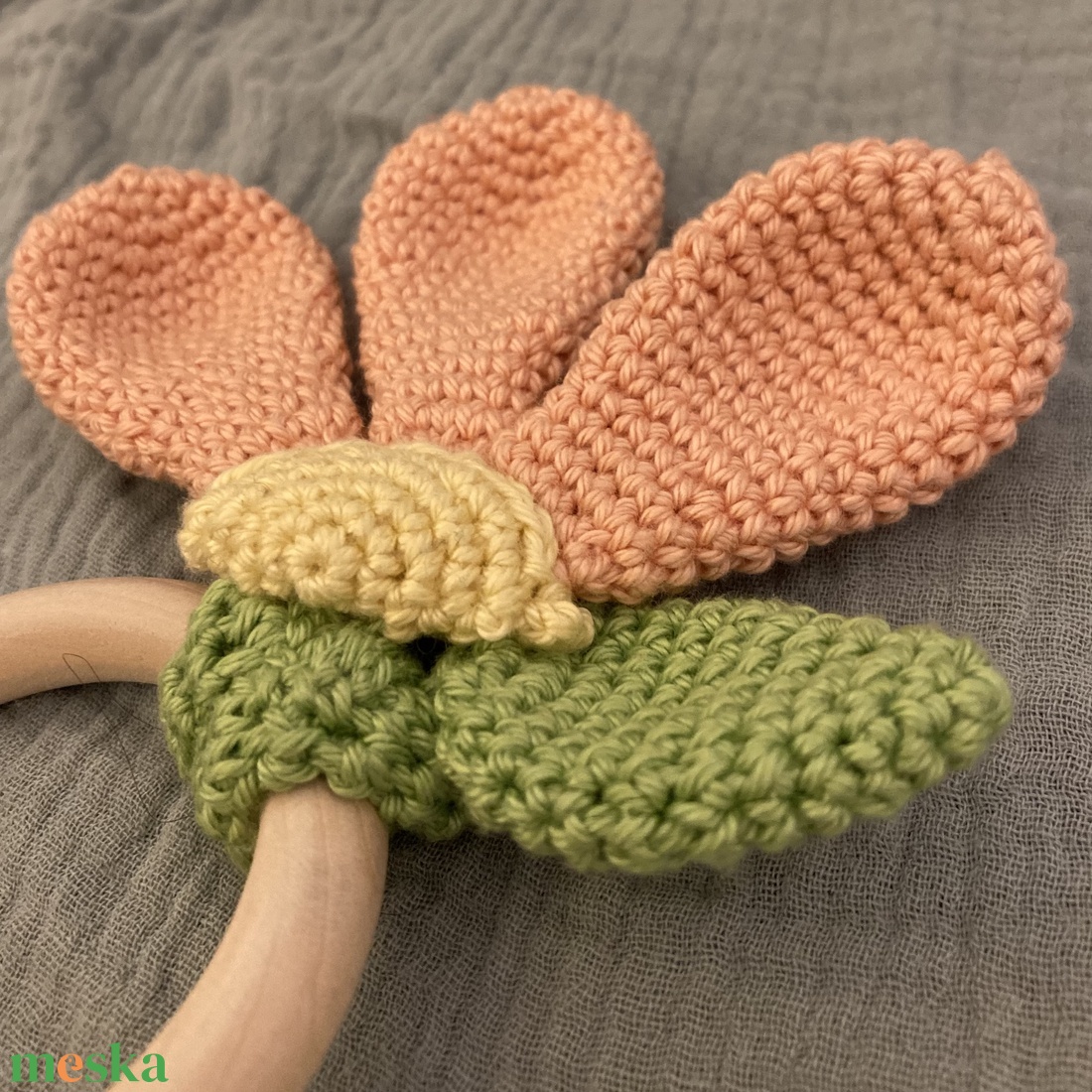 Horgolt virágos rágóka - baba - mama - baba játékok - csörgő - Meska.hu