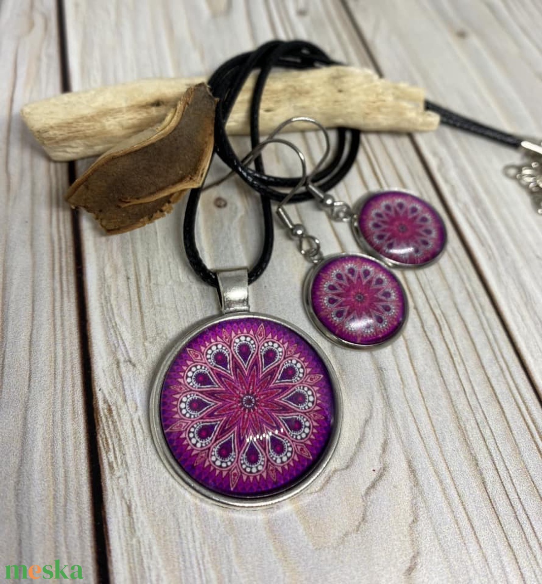 Mandala mintás nyaklánc és fülbevaló (üveglencse) - ékszer - ékszerszett - Meska.hu Mandala mintás nyaklánc és fülbevaló (üveglencse) - ékszer - ékszerszett - Meska.hu
